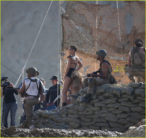 Rihanna asker oldu !