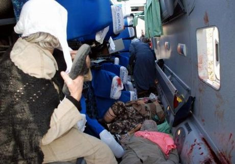 Otobüs yuvarlandı: 28 yaralı