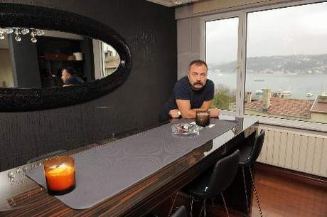 Boğaz manzaralı ev aldı