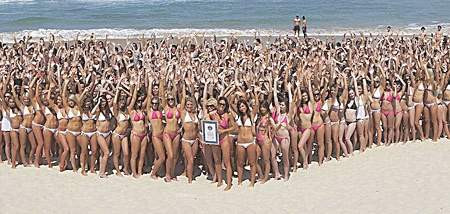Bikinili kızlar rekor kırdı