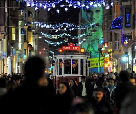 İstiklal Caddesi yılbaşına hazır