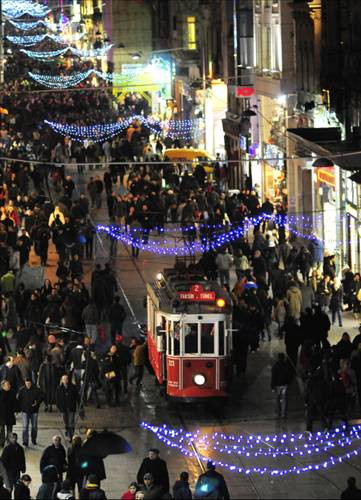 İstiklal Caddesi yılbaşına hazır