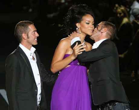 Rihanna podyumda...