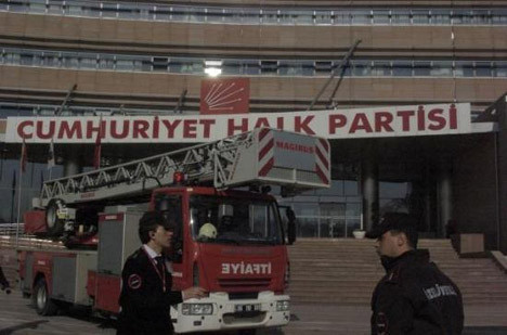 CHP binasında intihar girişimi