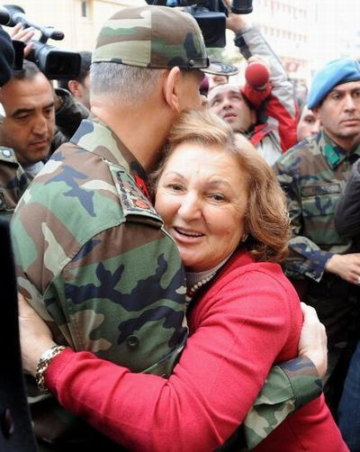 Sen misin Paşaya sarılıp ağlayan !