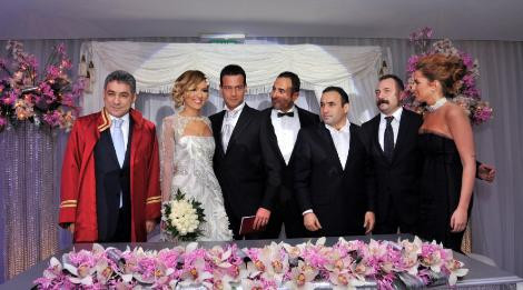 Demet Akalın evlendi