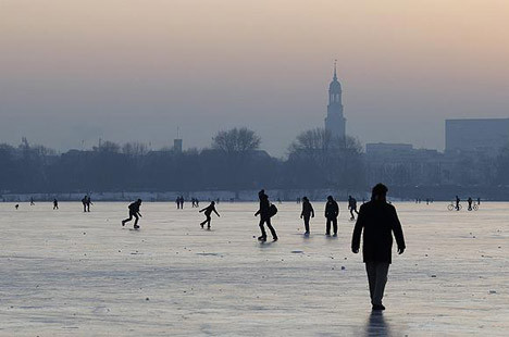 Alster Gölü donunca