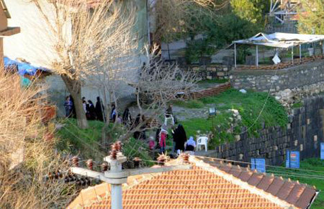 Kışladan türbe açılımı