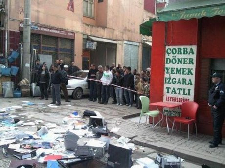 Kocasının dükkanını dağıttı