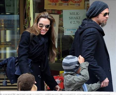 Angelina
ın yüzüne ne oldu?