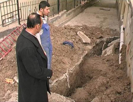 Sedyeyi kirletir diye koltukta götürdüler