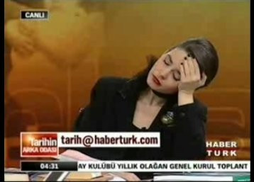 Canlı yayında uyudu