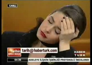 Canlı yayında uyudu