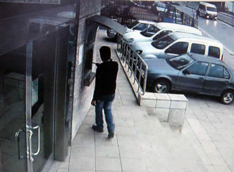ATM fareleri güvenlik kamerasında dersin