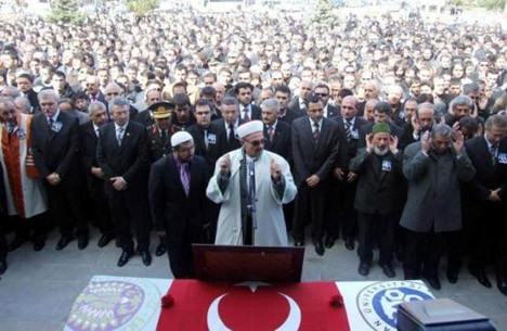 Rektör son yolculuğuna uğurlandı