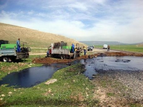 Yerin altından petrol fışkırdı