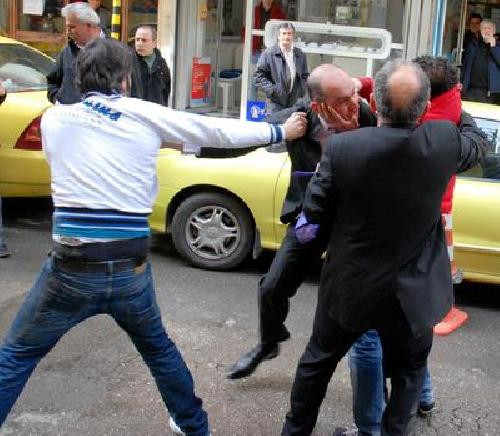 Dergi satan gençler gazi dövdü !