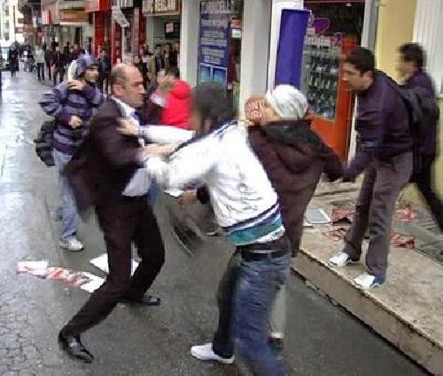 Dergi satan gençler gazi dövdü !