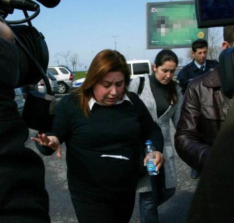 Polis eşyalarıyla gasp yaptılar