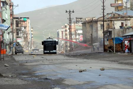 Hakkari yine karıştı