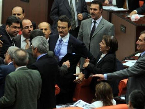 Meclis e ortam gerildi