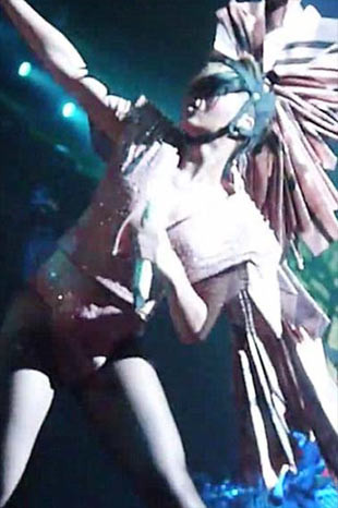Lady Gagaya özeniyor!