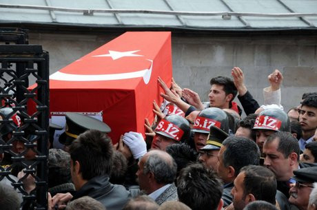 Şehitlere son veda..