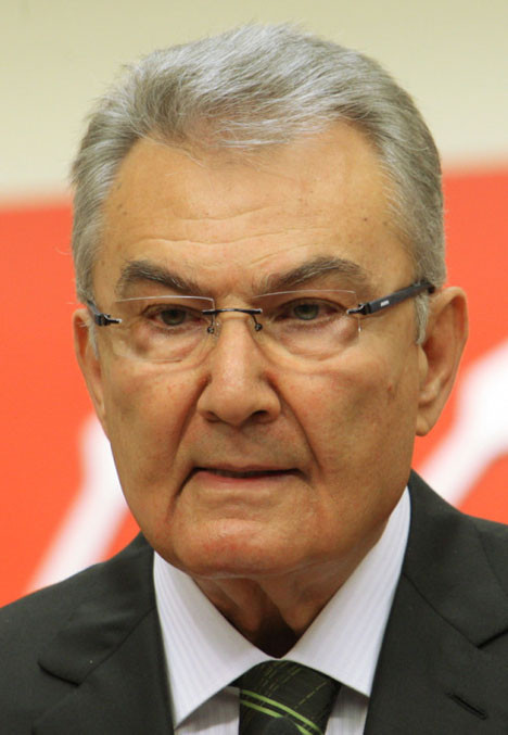 Deniz Baykal böyle uğurlandı
