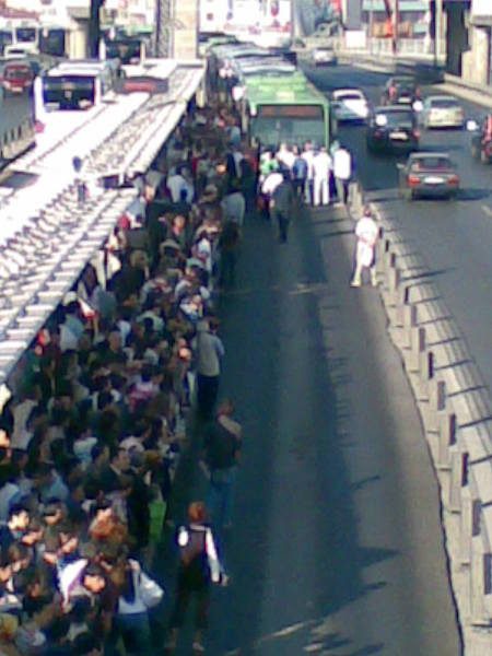 Metrobüste isyan çıktı