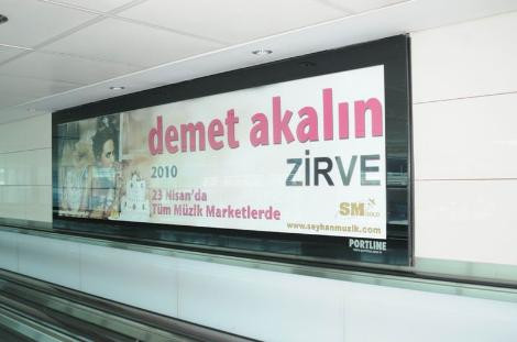 Demetin dekoltesine THY ayarı
