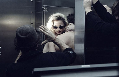 Madonna reklam çekti