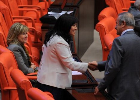 21 gün sonra eşiyle Meclis’te