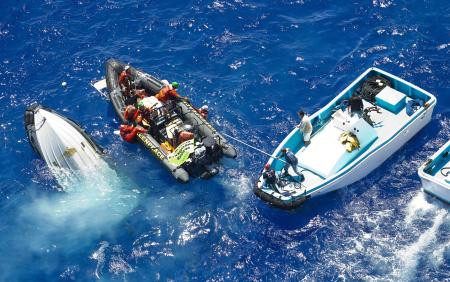 Greenpeacecilere balıkçı saldırısı