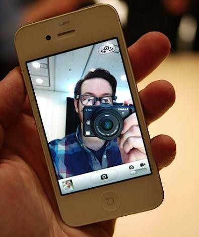 iPhone 4 tanıtıldı