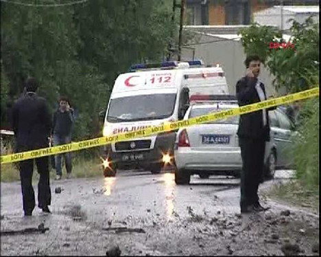 İstanbulda polise bombalı saldırı