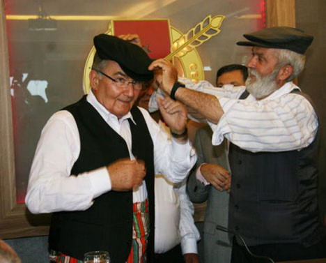 Yörük Baykal meydanlarda