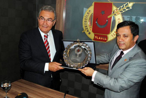Yörük Baykal meydanlarda