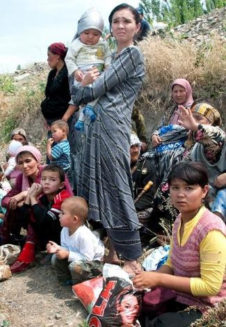 Özbekistan sınırında can pazarı