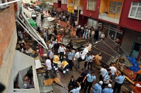 Şiddetli rüzgar can aldı