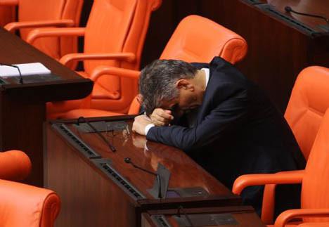 Uykucu vekil böyle yakalandı !
