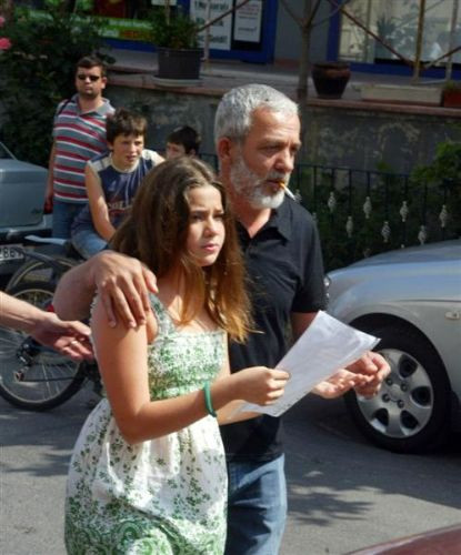 Efenin karnesini ailesi aldı