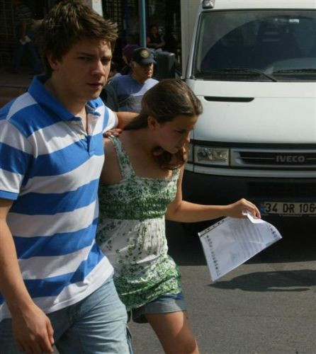 Efenin karnesini ailesi aldı