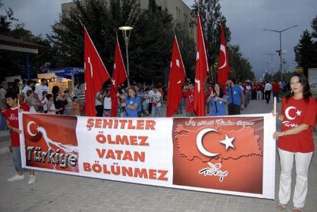 Star MHPyi bikinili kızlarla vurdu