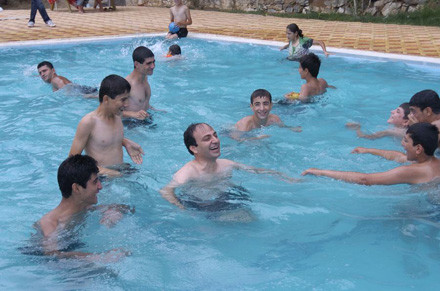 Baydemirin havuz sefası !