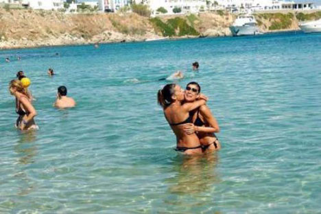 Çılgınlar adasında tatil yapıyorlar