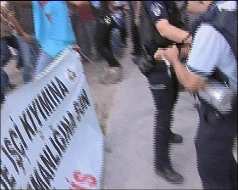 Tekme tokat kavga ettiler!