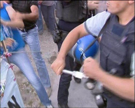 Tekme tokat kavga ettiler!