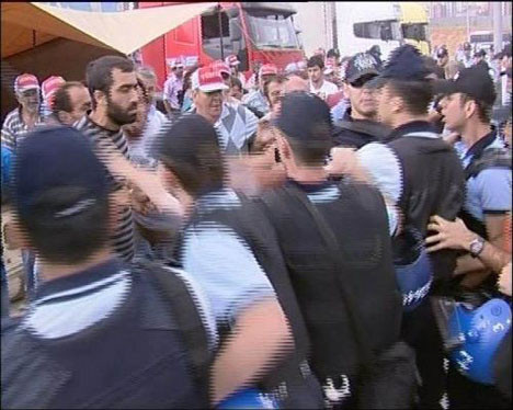 Tekme tokat kavga ettiler!