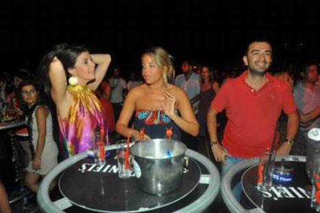 Ünlüler Çeşmedeydi