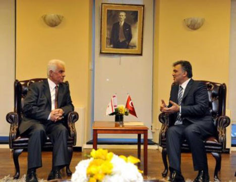 Gül, Ahmedinejadla görüştü!